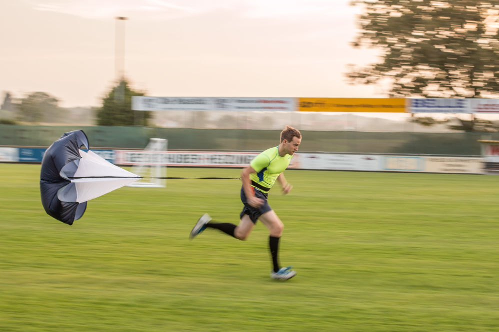 Laufwiderstandsfallschirm Für Sprinttraining – Schwarzer Aminori-Geschwindigkeitsfallschirm Mit Kordelzugbeutel, Steigert Ausdauer & Tempo