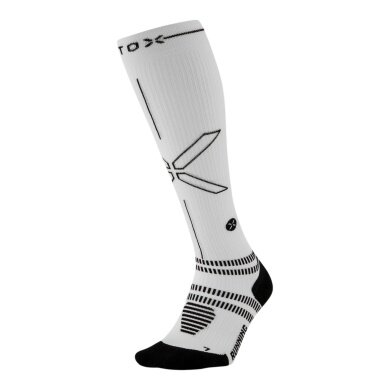 STOX Energy Socks Kompressionssocke Running Socks (fördert Durchblutung) weiss/schwarz Damen - 1 Paar