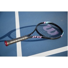Wilson Tennisschläger Six LV 100in/284g 2023 schwarz - besaitet -