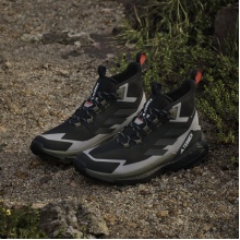 adidas Wanderschuhe Terrex Free Hiker 2.0 GTX Hiking MID (wasserdicht) schwarz/carbon/olive Herren